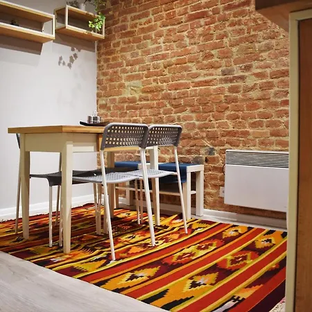 Art On Rynok Square Apartment *